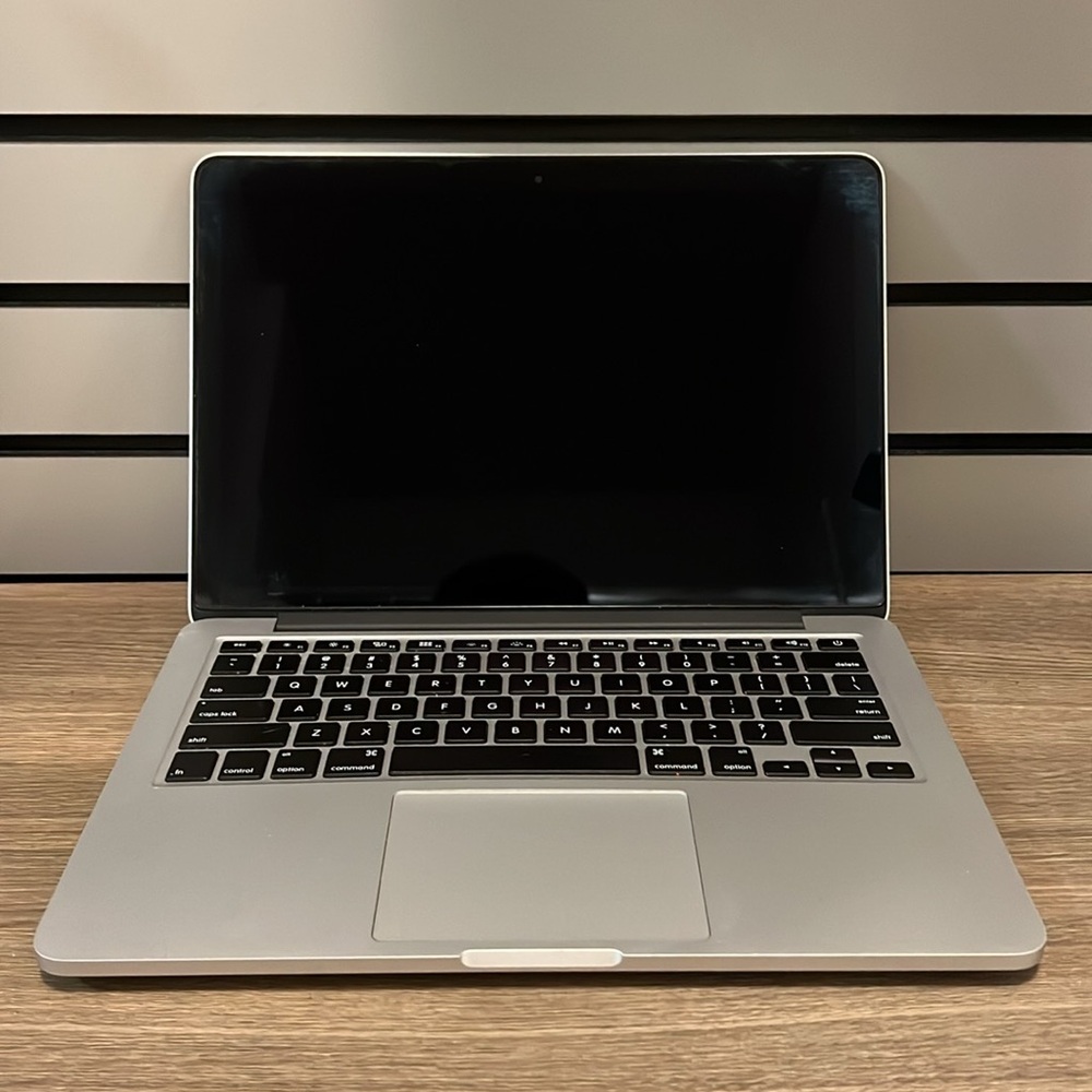 Apple MacBook Pro - 2015 - Partially Damaged Screen